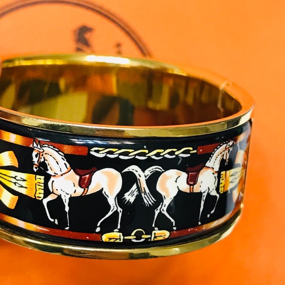 SOLD - HERMÈS Loquet Enamel Watch - Picture 8 of 16